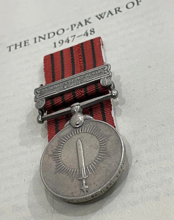 RARE  GENERAL SERVICE MEDAL WITH CLAPS JAMMU AND KASHMIR 1947-48  NAMED - Image 2