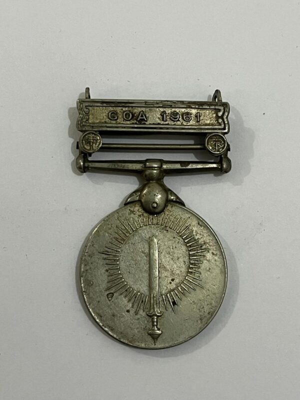 RARE  GENERAL SERVICE MEDAL WITH CLAPS GOA 1961  NAMED - Image 2